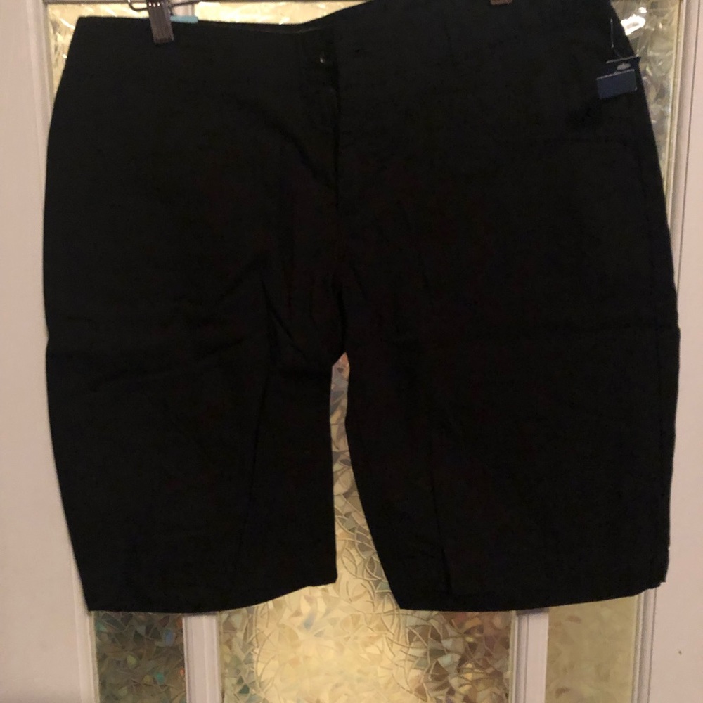 NWT Old Navy  black Bermuda shorts Size 10